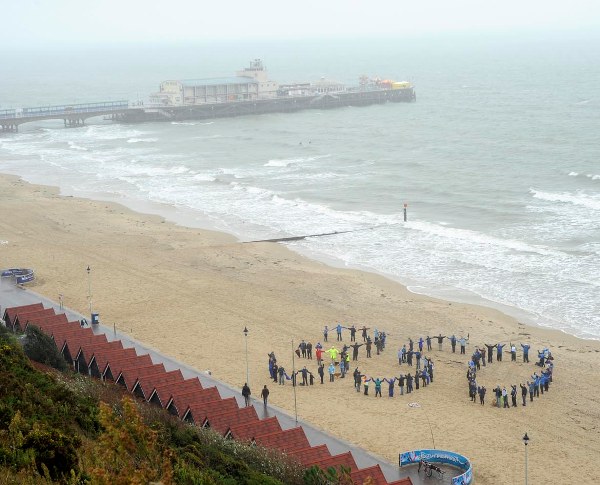 350 on Bournemouth Beach Oct 09 Blustery climate change demo - Photo: Manuela Boeckle